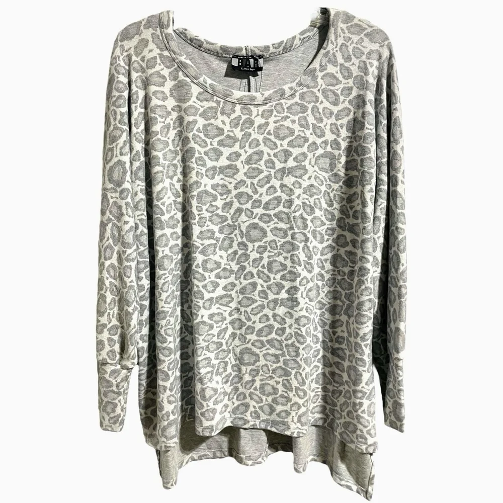 BAR by Melis Kozan Womens M Top Animal Print Long Sleeve Soft Gray MSRP $110 NWT - Picture 2 of 12